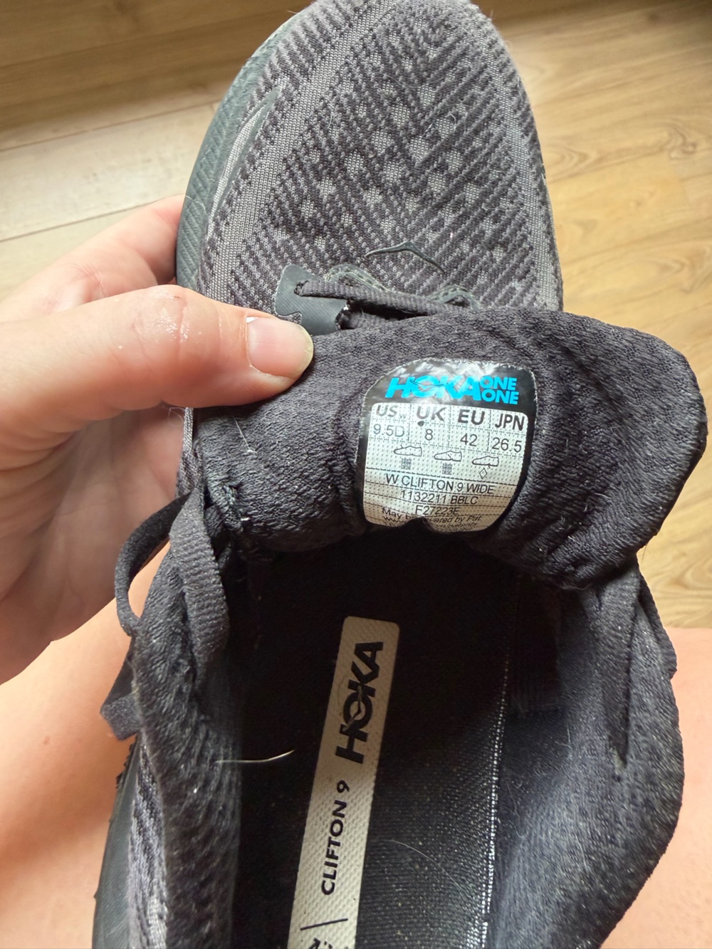 HOKA Clifton 9 - size 9.5D (wide) - Picture 7 of 8